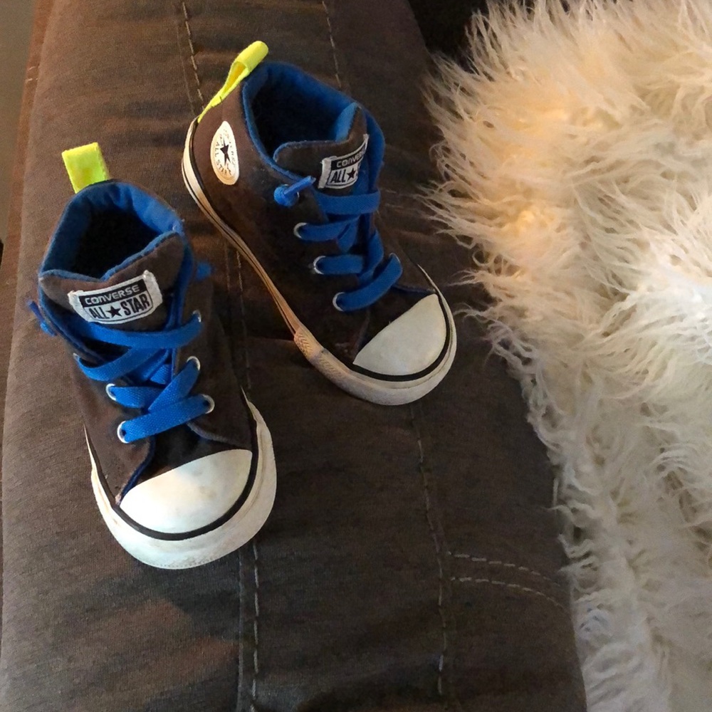 Toddler size 7 converse hightop